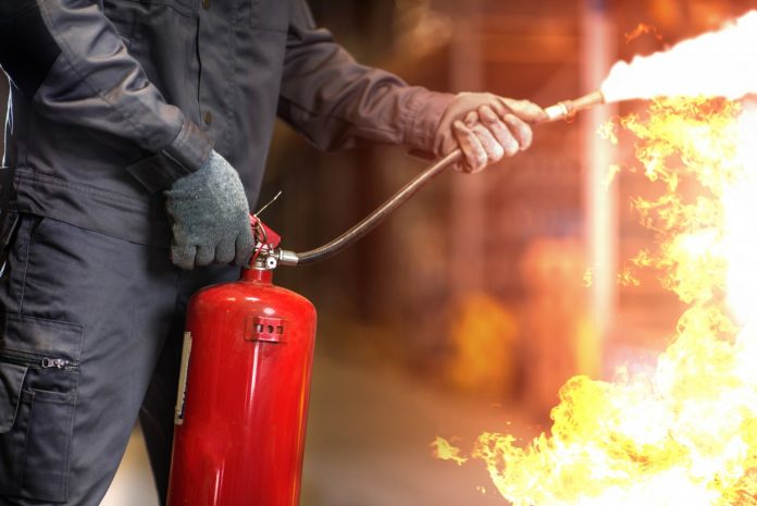 ¿Qué tipo de extintor necesito para mi casa? Guía por tipo de fuego